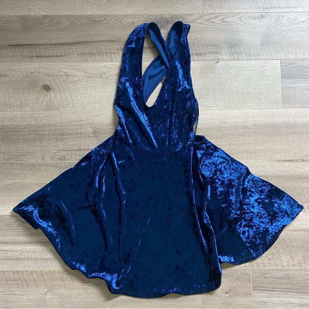 Lulus backless dress - Picture 2 of 6